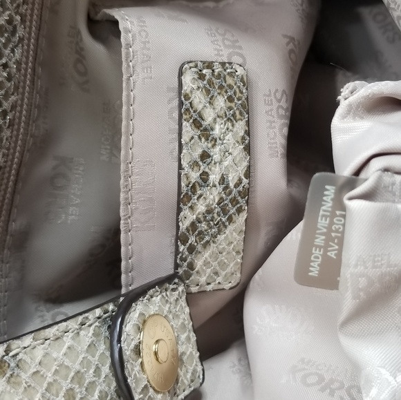 MICHAEL KORS Hamilton Snakeskin Large Emboss Tote - Picture 3 of 8